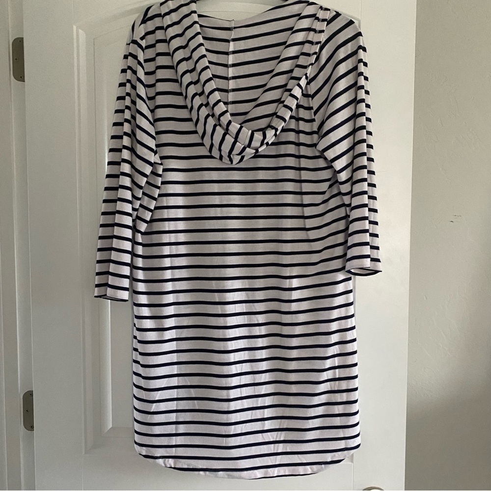 Striped Beach Coverup with hood and Pockets - Picture 4 of 4